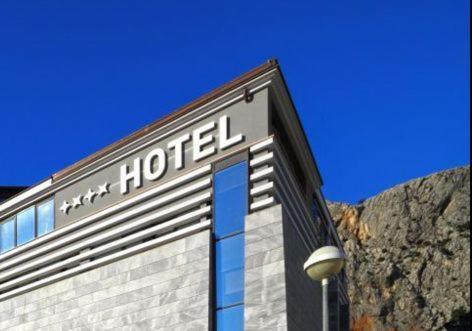 אומיס Hotel Diadem מראה חיצוני תמונה